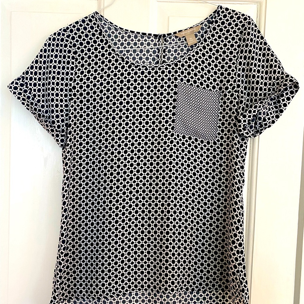 Banana Republic lightweight black and white top